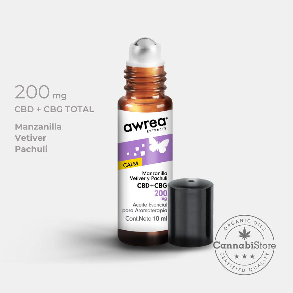 Aceite Esencial con CBD Awrea Calm para Aromaterapia en su envase con aplicador de Roll On y etiqueta comercial.